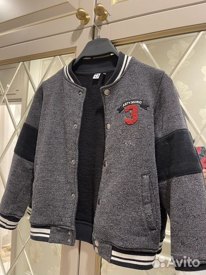 Продаю школьный бомбер для мальчика 6-8 лет черный