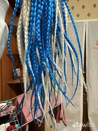 Косы из канеколона 50 см бело-голубые