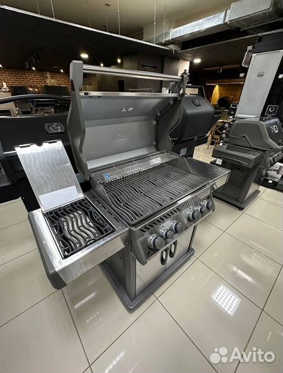 Газовый гриль Napoleon Rogue 525 SE