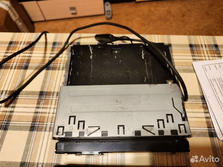 DVD-ресивер со встроенным жк-дисплеем JVC KD-AVX33