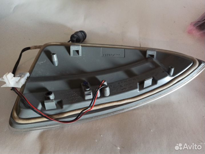 Повторитель поворотов на правом зеркале