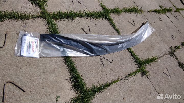 Дефлектор капота