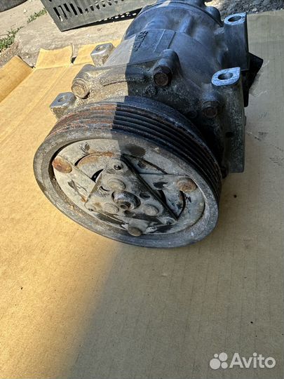 Компрессор кондиционера Renault Logan