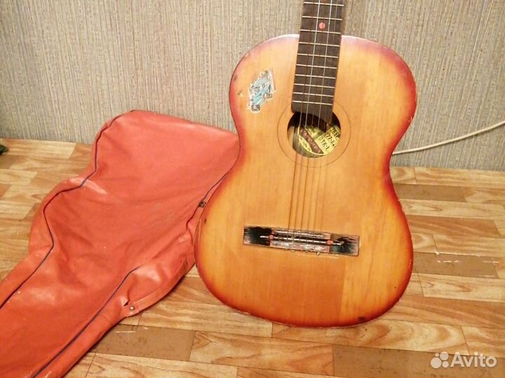Акустическая гитара