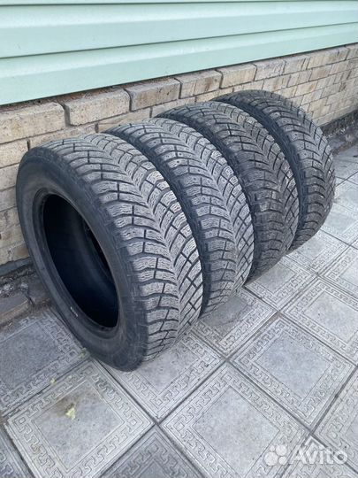 Michelin X-Ice North 4 215/60 R16 99