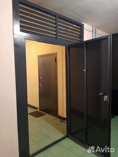 Металлическая Дверь перегородка с отделкой