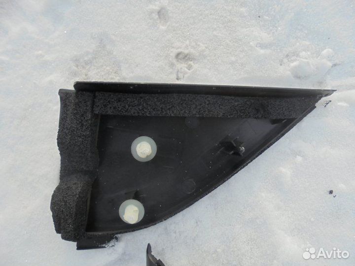 Уголок двери правый Nissan Xtrail NT30 QR20DE