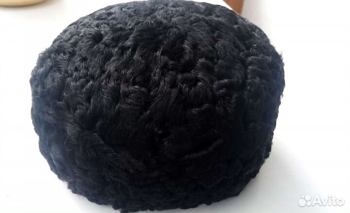 Берет каракулевый женский
