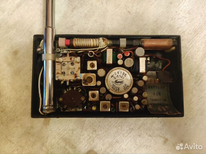 Радиоприемник 60-х годов Sanyo 8 Transistor 8S-P8
