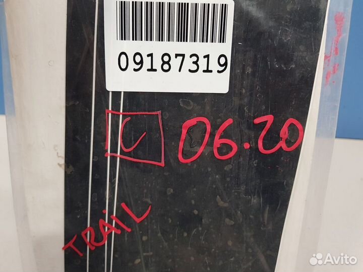 Наклейка на стойку двери Chevrolet TrailBlazer 2 2