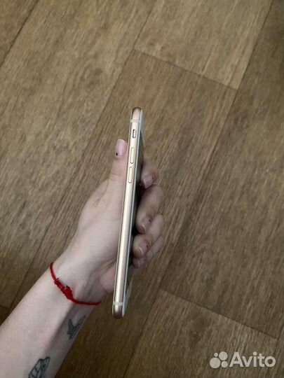 Телефон iPhone 8