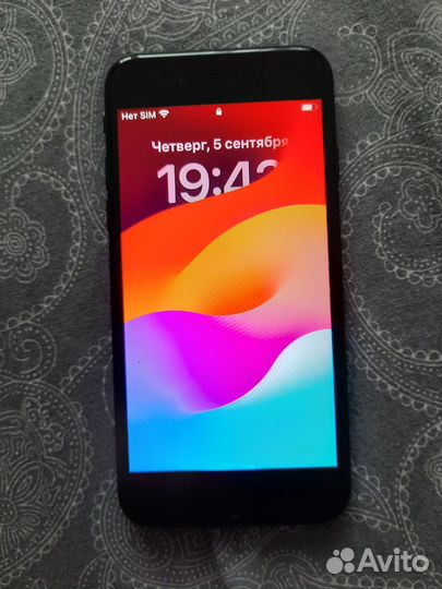 iPhone SE, 64 ГБ