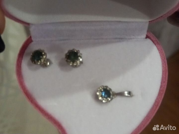 Серебряный набор с голубыми топазами
