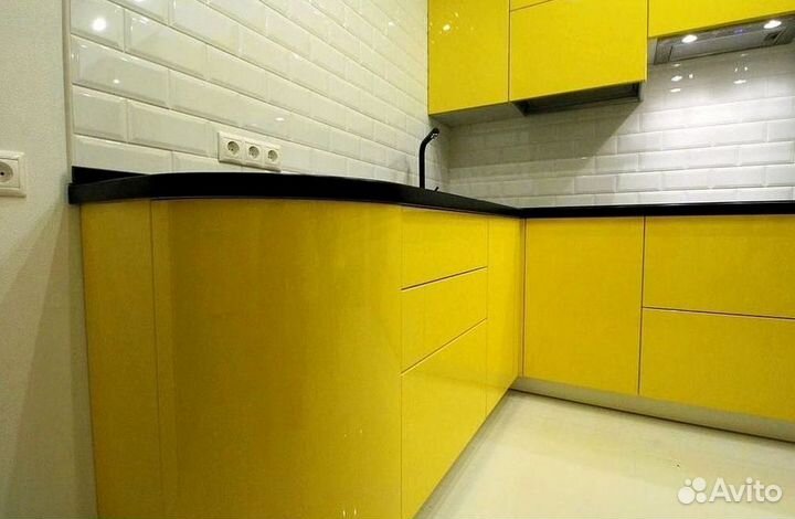 Кухня в потолок на заказ