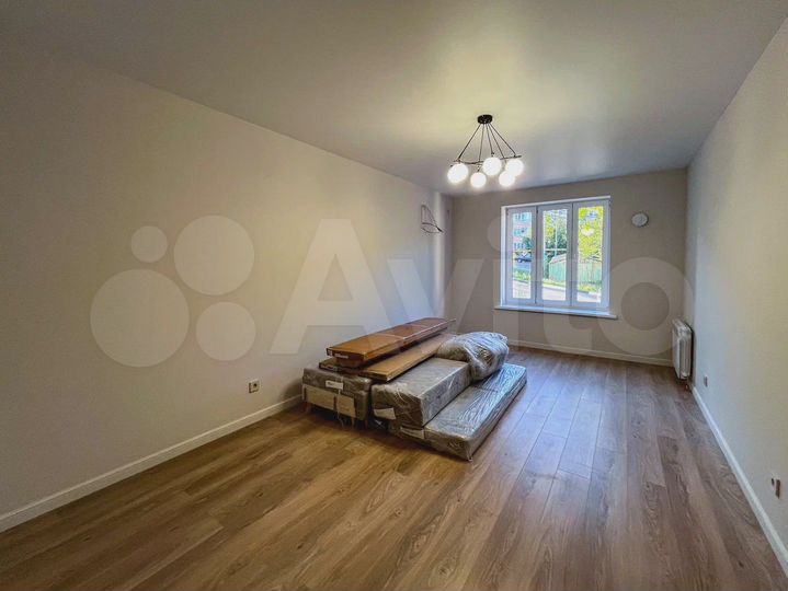 2-к. квартира, 64 м², 1/8 эт.