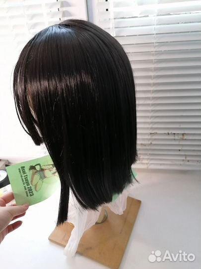 Парик черный с челкой и пробором