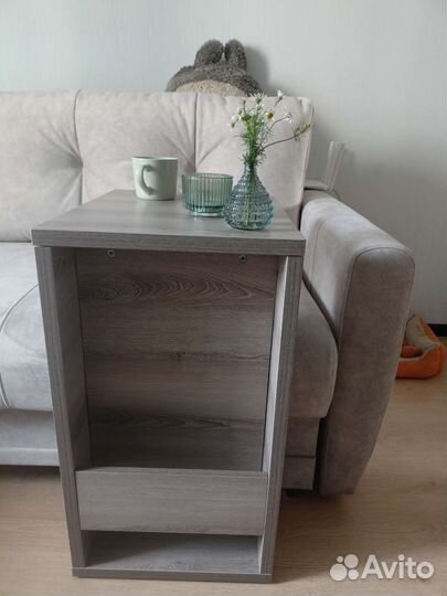 Столик придиванный новый