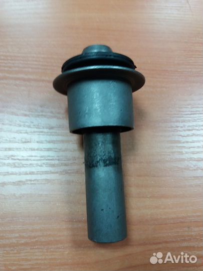 Сайлентблок подрамника задний на ниссан жук