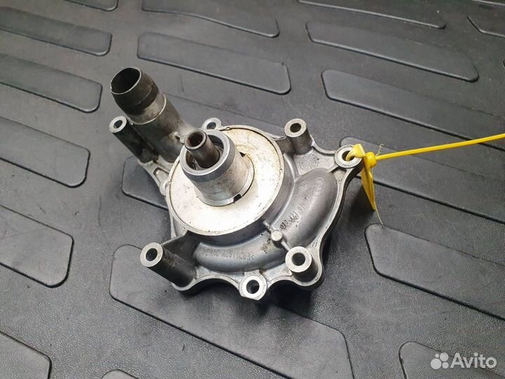 Водяная помпа Audi Q7 4L 2008 079121014F
