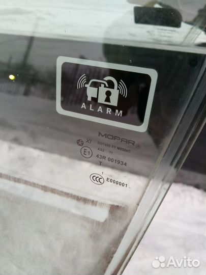 Стекло переднее левое Jeep Grand Cherokee WK2