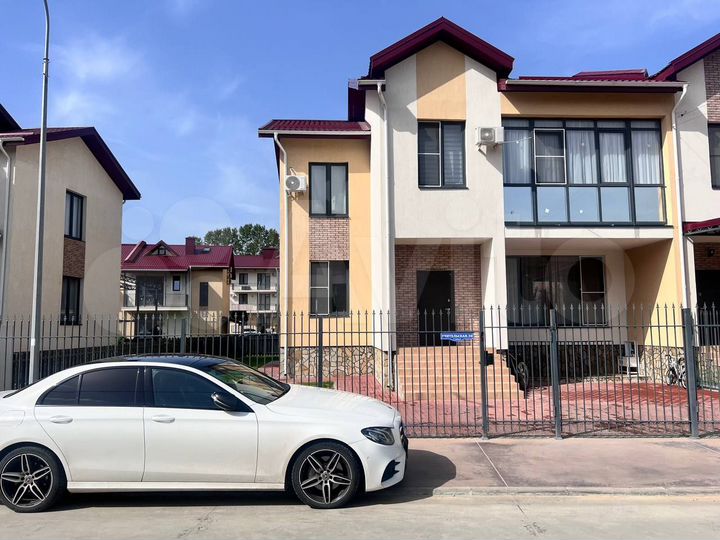 Таунхаус 175 м² на участке 4 сот.