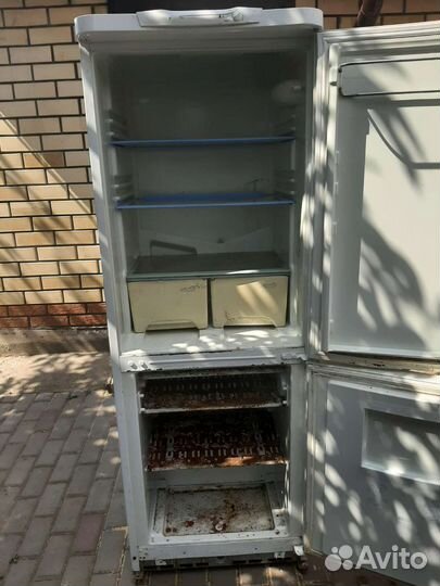 Холодильник бу. indesit c132g.016