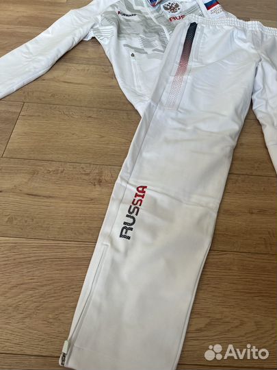 Спортивный костюм женский