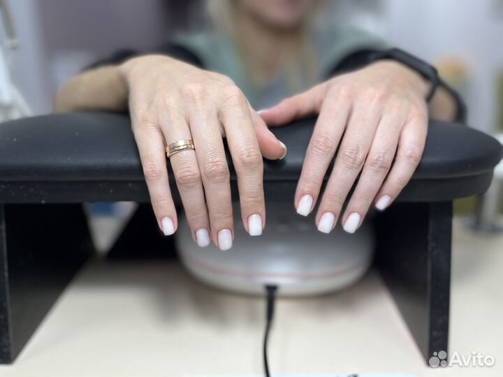 Модель на маникюр