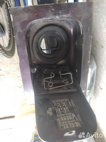 Лючок топливного бака Мерседес 210