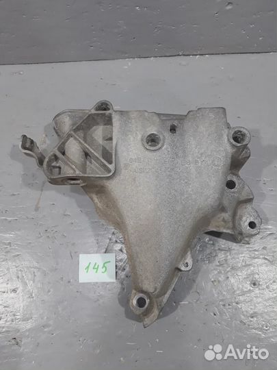 Кронштейн двс правый VAG Фольксваген Шкода