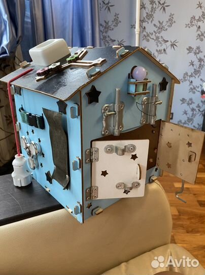 Бизиборд домик