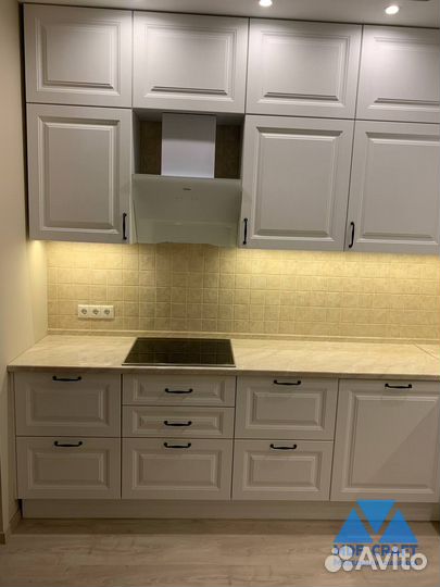 Кухня белая угловая на заказ