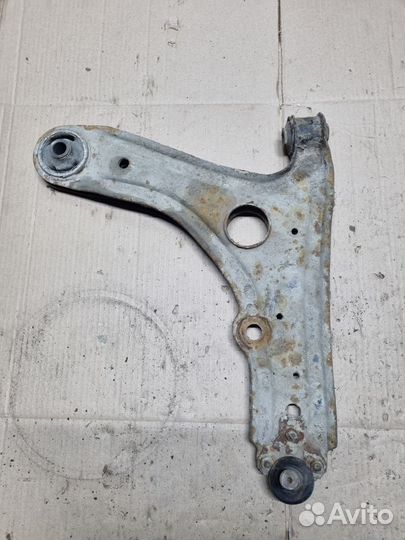 Рычаг передней подвески правый Volkswagen Golf 3