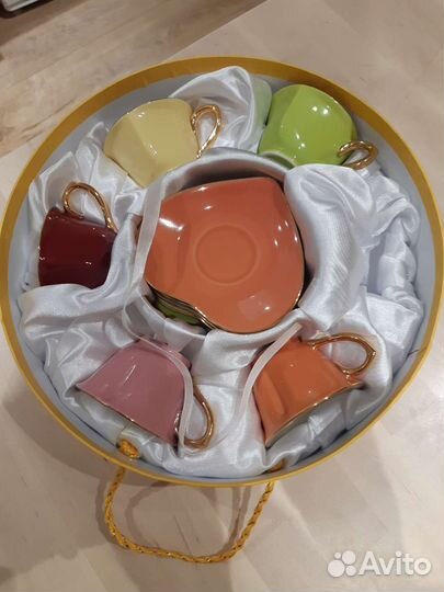 Набор чашек с блюдцами