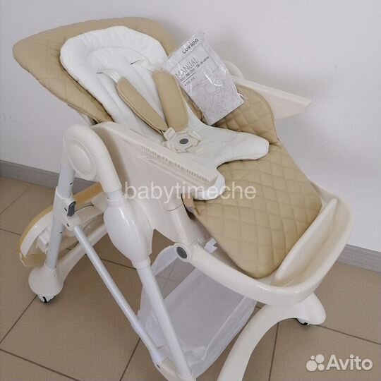Стульчик для кормления бежевый