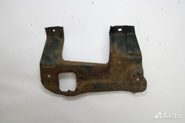 Кронштейн брызговика бампера 6400A590 Mitsubishi