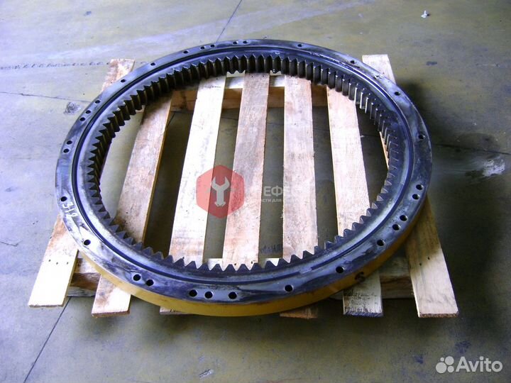 Опорно-поворотный круг Komatsu PC210LC-11