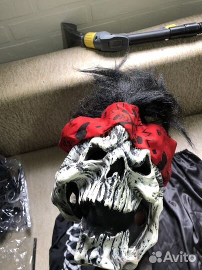 Маска с костюмом