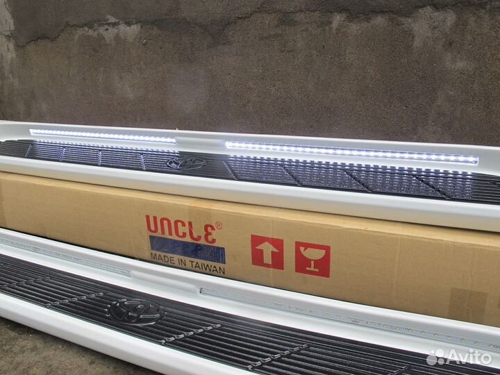 Land Cruiser 100 Пороги неоновая подсветка G8DA3