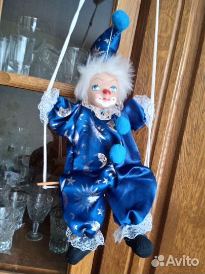 Клоун на качелях