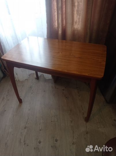Кухонный стол деревянный