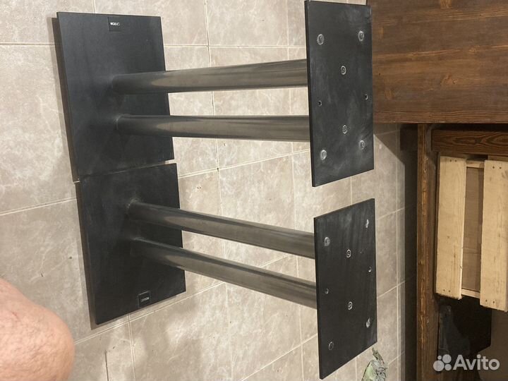 Подставки под колонки Canton