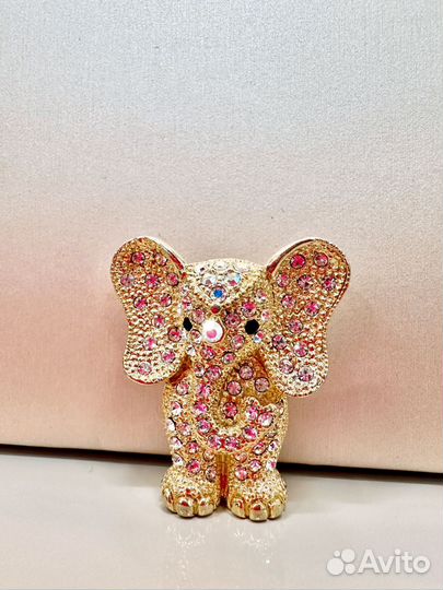 Брошь слон