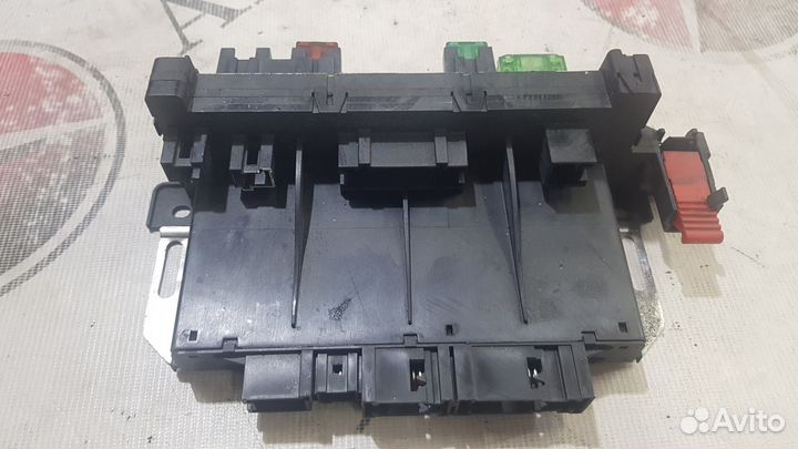 Блок предохранителей задний на Mercedes-Benz R230