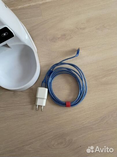 Автоматическая кормушка с камерой для животных