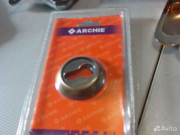 Дверная фурнитура