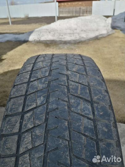 Bridgestone Blizzak DM-V1 235/65 R18