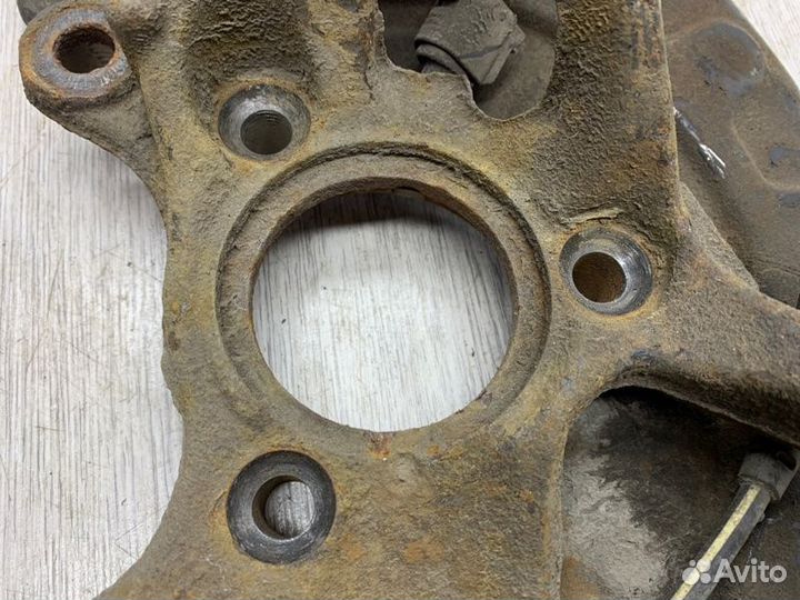 Кулак поворотный передний правый Skoda Octavia A7