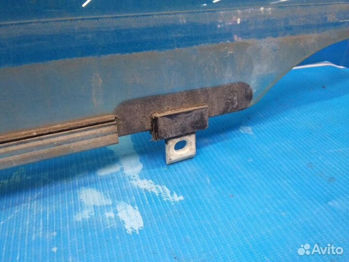 Стекло двери передней правой Toyota Avensis II 200