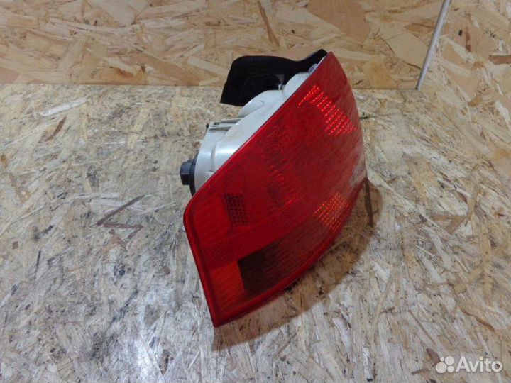 Фонарь задний левый Audi A4 B7 AUK
